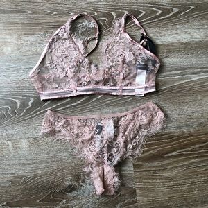 PRETTYLITTLETHING LINGERIE SET